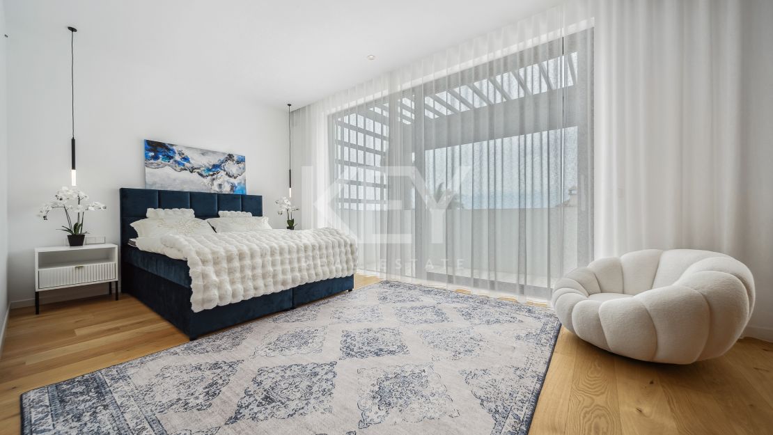 A pasos del mar, villa de estilo moderno en Marbesa, Este de Marbella