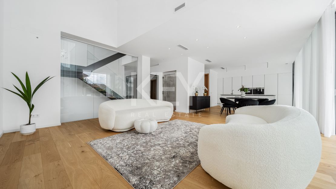 A pasos del mar, villa de estilo moderno en Marbesa, Este de Marbella