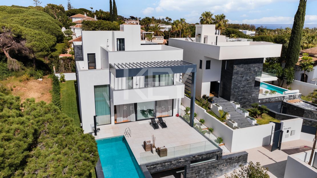 A pasos del mar, villa de estilo moderno en Marbesa, Este de Marbella