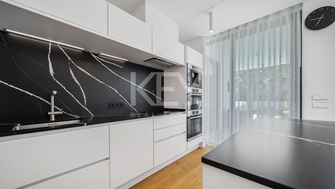 Contemporary style villa at only 350 meters from the beach in Marbesa, East Marbella