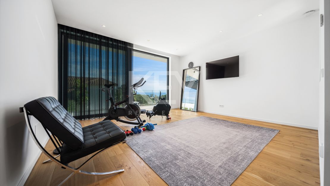 Contemporary style villa at only 350 meters from the beach in Marbesa, East Marbella