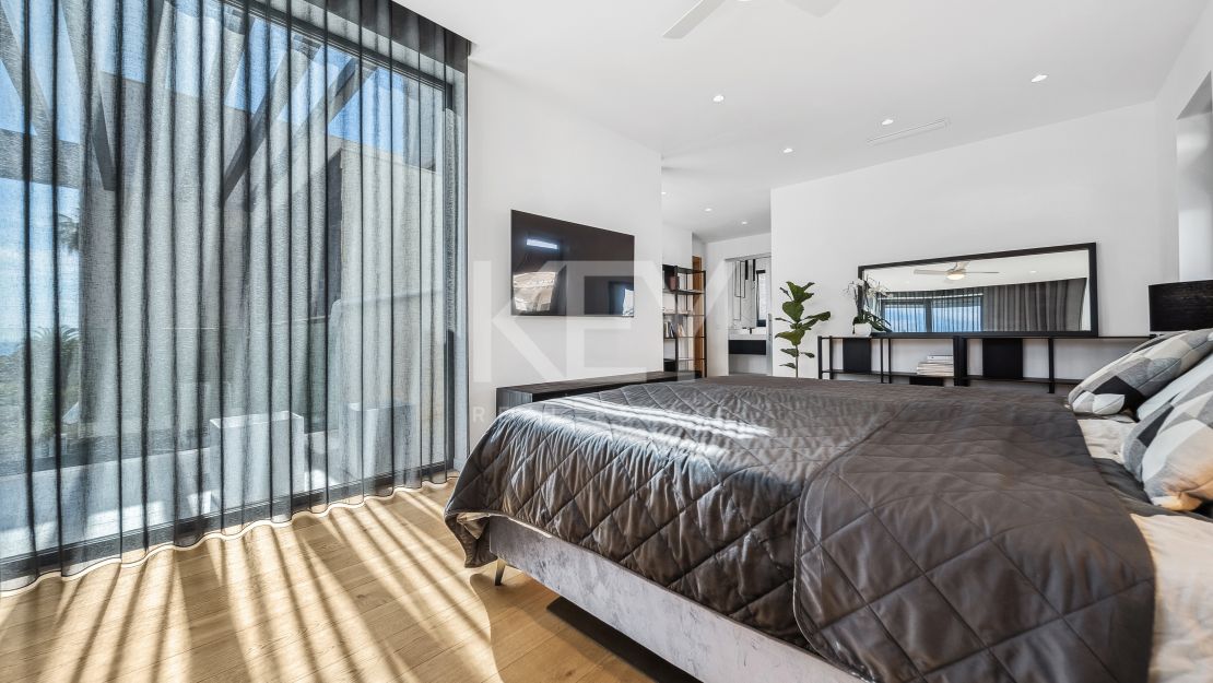 Contemporary style villa at only 350 meters from the beach in Marbesa, East Marbella