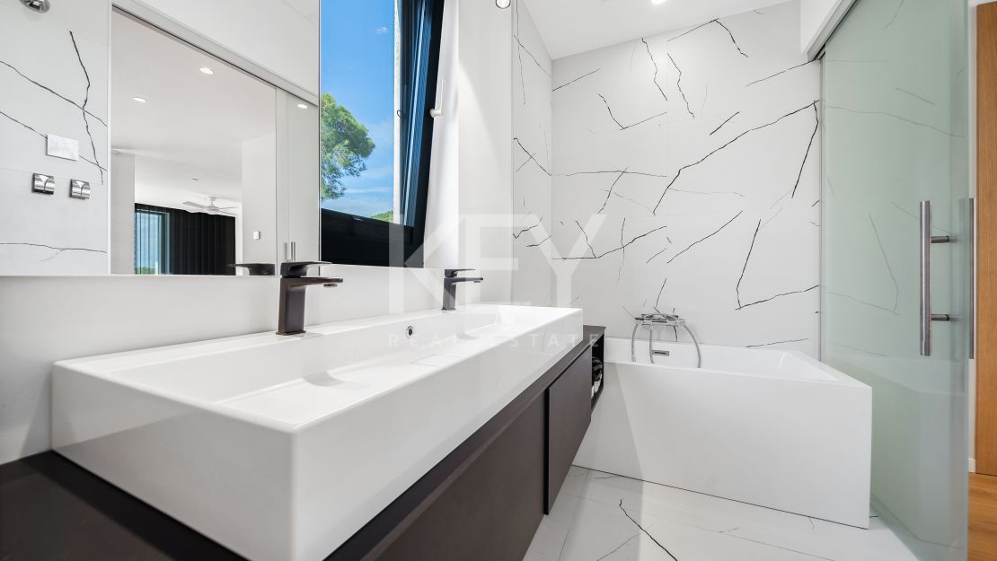 Contemporary style villa at only 350 meters from the beach in Marbesa, East Marbella