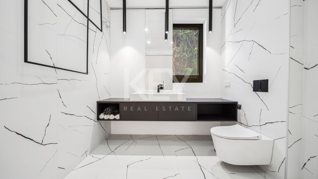 Contemporary style villa at only 350 meters from the beach in Marbesa, East Marbella