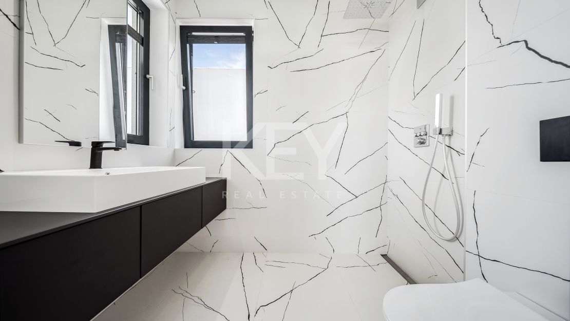 Contemporary style villa at only 350 meters from the beach in Marbesa, East Marbella