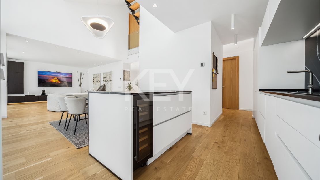 Contemporary style villa at only 350 meters from the beach in Marbesa, East Marbella