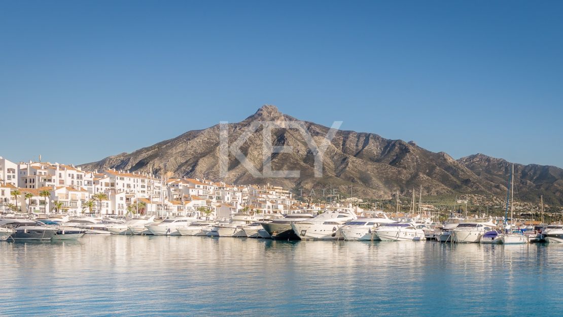 Enchanting Mediterranean villa with open sea views in Finca Cortesin, Casares