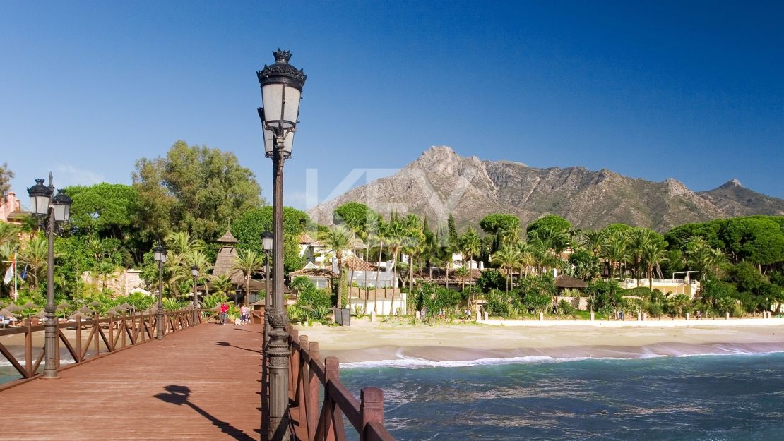 Enchanting Mediterranean villa with open sea views in Finca Cortesin, Casares