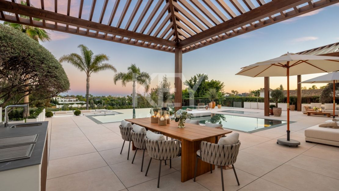 Villa de golf en primera línea con spa, cine y vistas panorámicas en Aloha, Nueva Andalucía