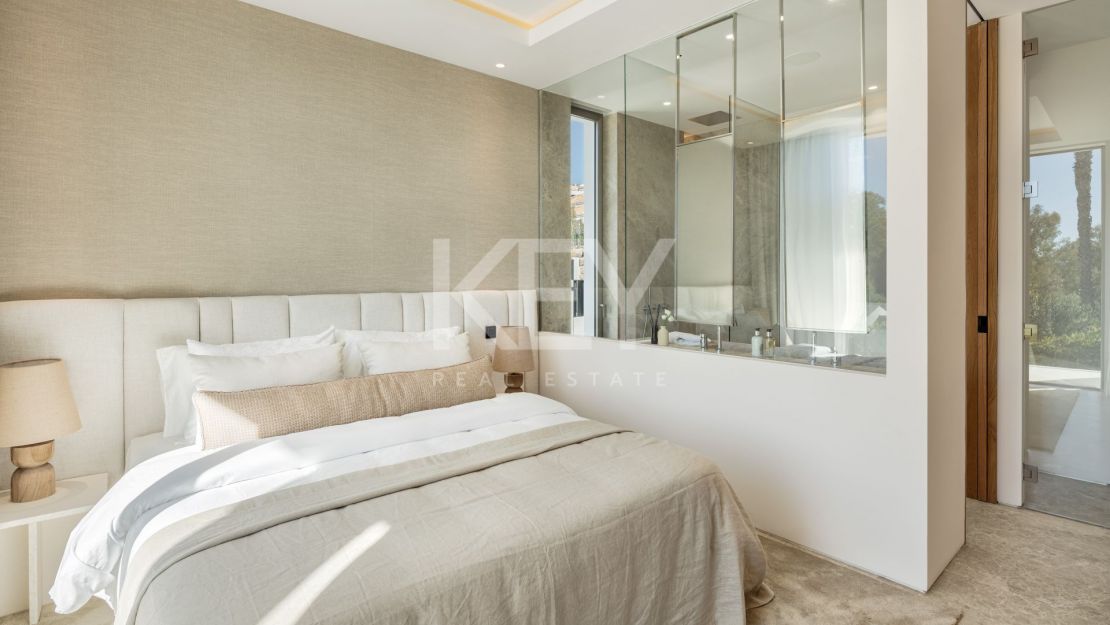 Villa de golf en primera línea con spa, cine y vistas panorámicas en Aloha, Nueva Andalucía