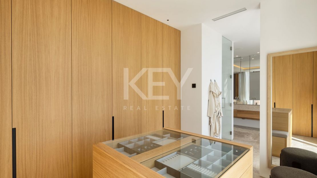 Villa de golf en primera línea con spa, cine y vistas panorámicas en Aloha, Nueva Andalucía