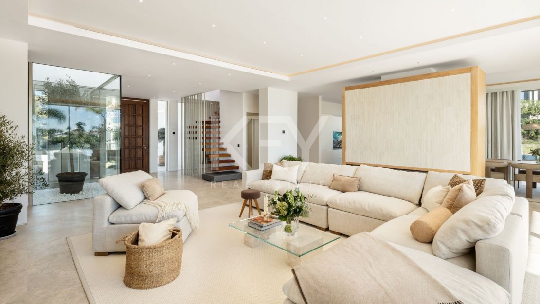 Villa de golf en primera línea con spa, cine y vistas panorámicas en Aloha, Nueva Andalucía