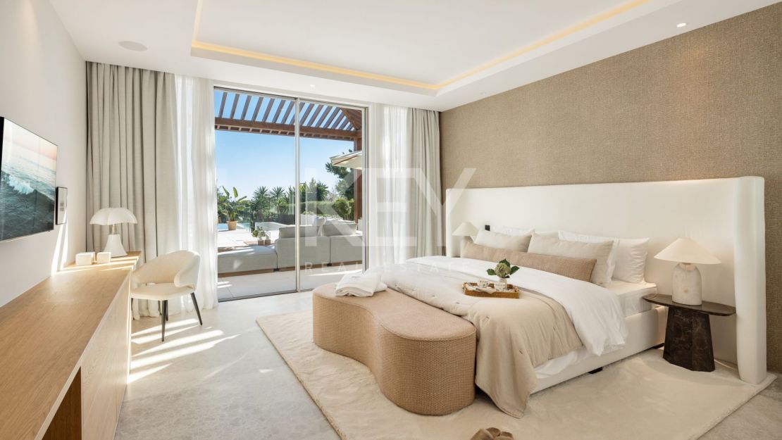 Villa de golf en primera línea con spa, cine y vistas panorámicas en Aloha, Nueva Andalucía