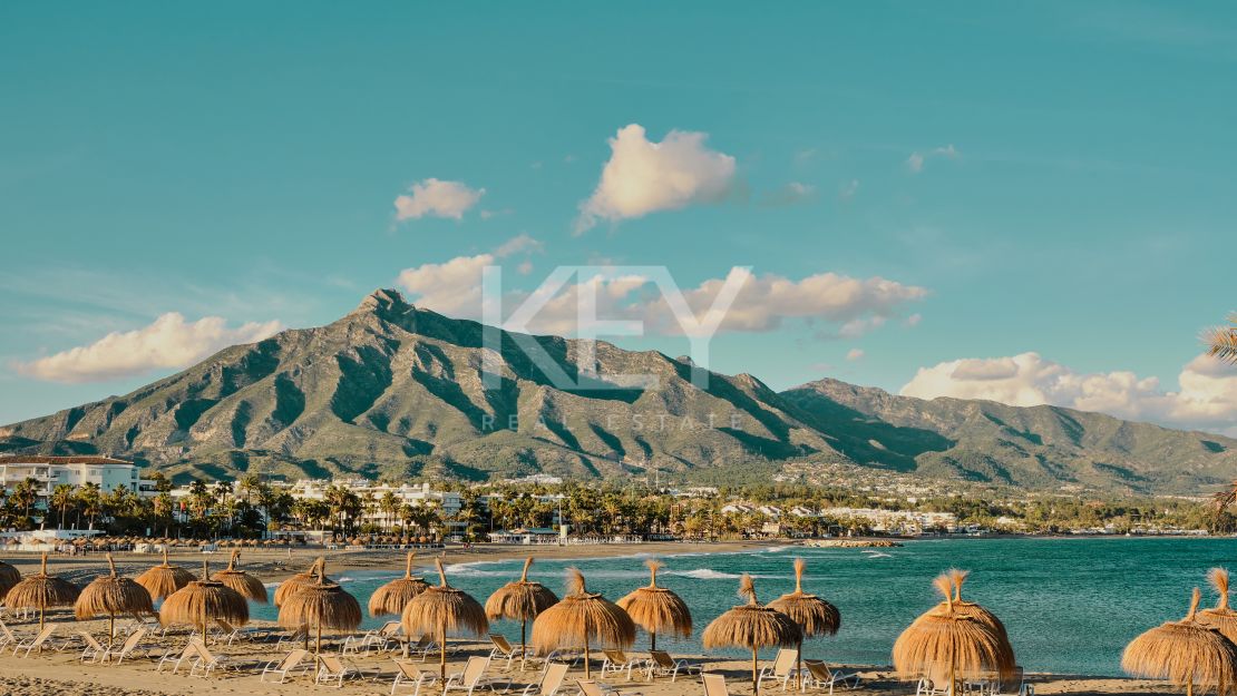 Villa de golf en primera línea con spa, cine y vistas panorámicas en Aloha, Nueva Andalucía