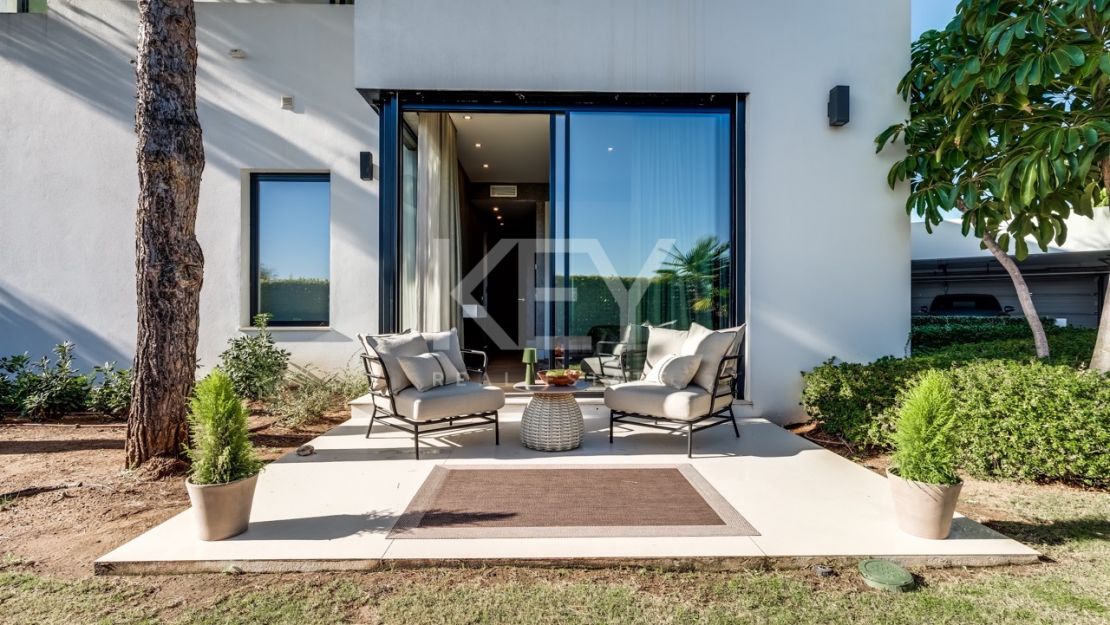 Великолепная современная вилла с видом на горы в Лас Ломас де Марбелья Клуб