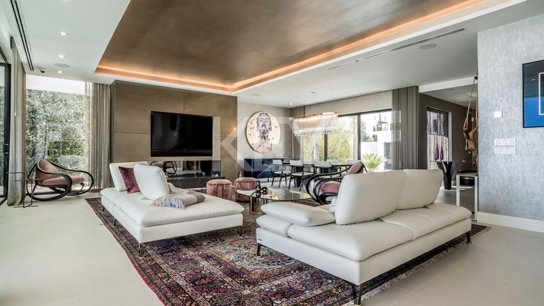 Великолепная современная вилла с видом на горы в Лас Ломас де Марбелья Клуб