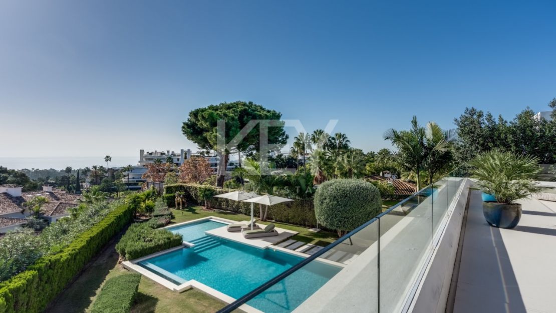 Великолепная современная вилла с видом на горы в Лас Ломас де Марбелья Клуб