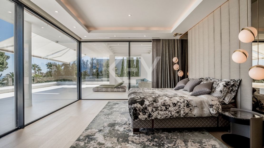 Великолепная современная вилла с видом на горы в Лас Ломас де Марбелья Клуб