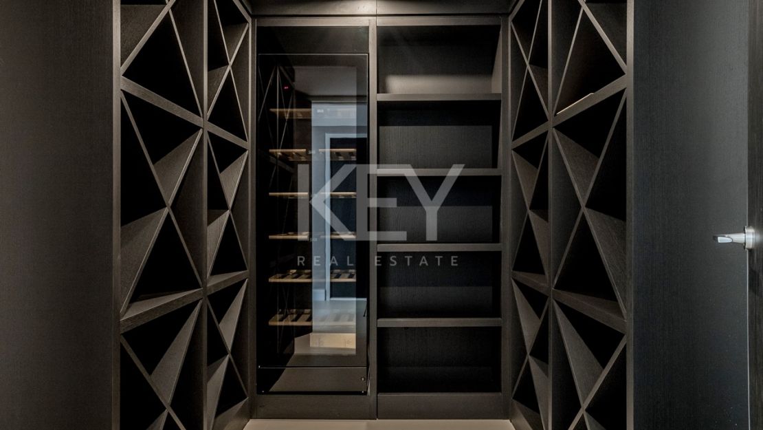 Великолепная современная вилла с видом на горы в Лас Ломас де Марбелья Клуб