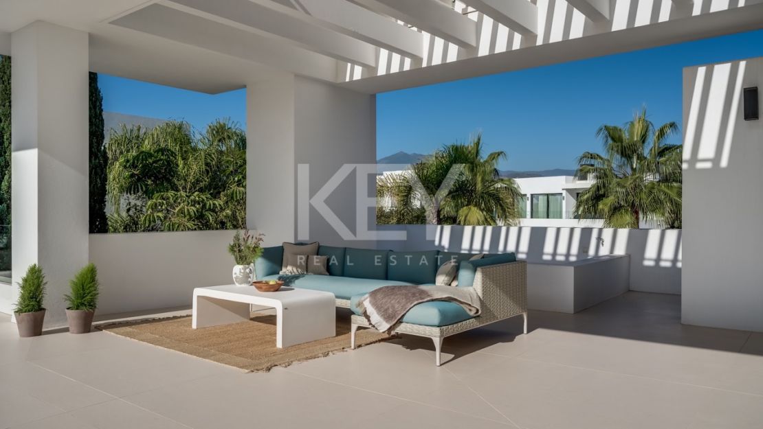 Великолепная современная вилла с видом на горы в Лас Ломас де Марбелья Клуб