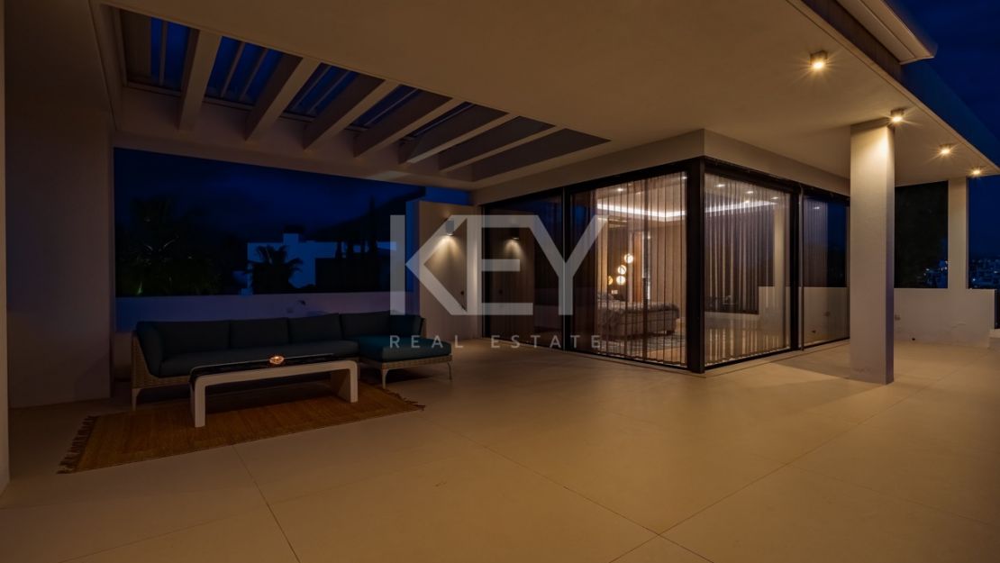 Великолепная современная вилла с видом на горы в Лас Ломас де Марбелья Клуб