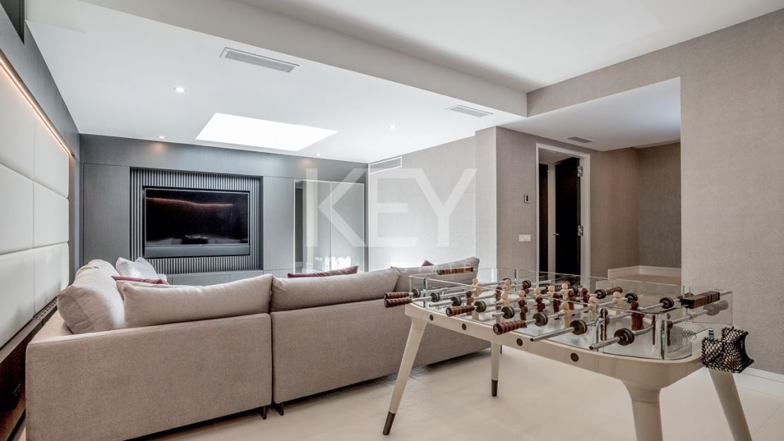 Великолепная современная вилла с видом на горы в Лас Ломас де Марбелья Клуб