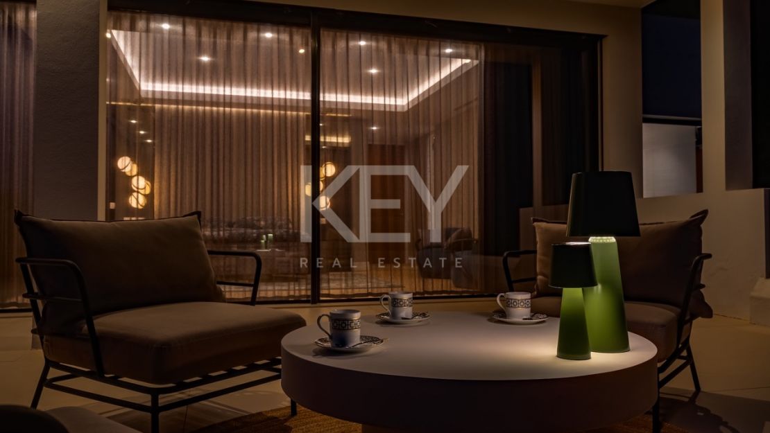 Великолепная современная вилла с видом на горы в Лас Ломас де Марбелья Клуб