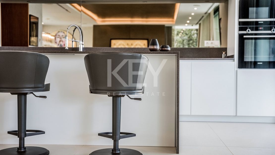 Великолепная современная вилла с видом на горы в Лас Ломас де Марбелья Клуб