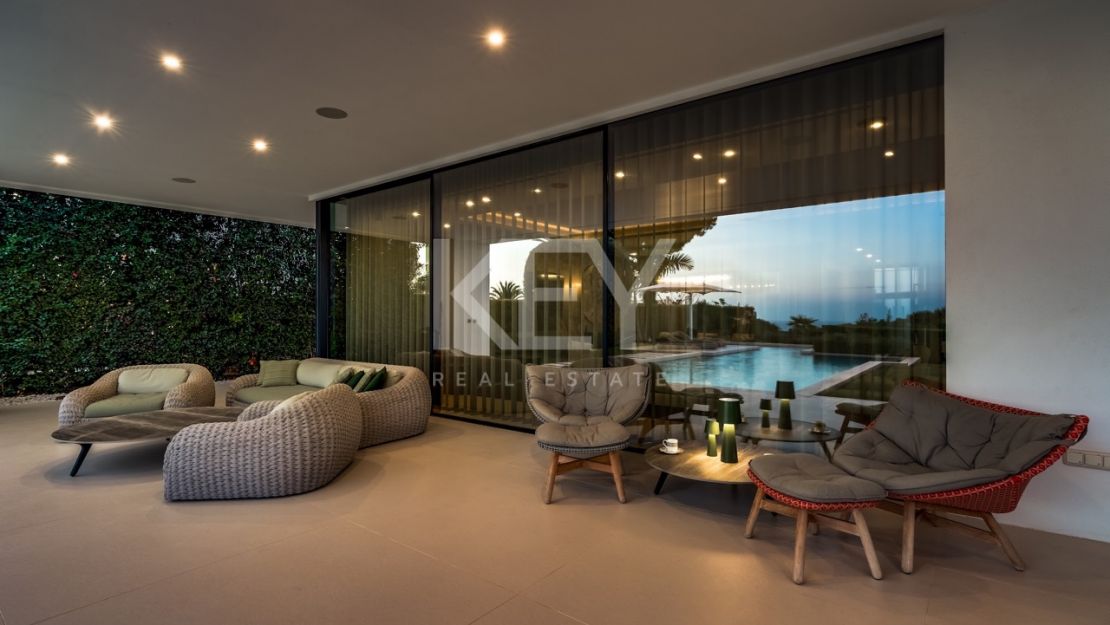 Великолепная современная вилла с видом на горы в Лас Ломас де Марбелья Клуб