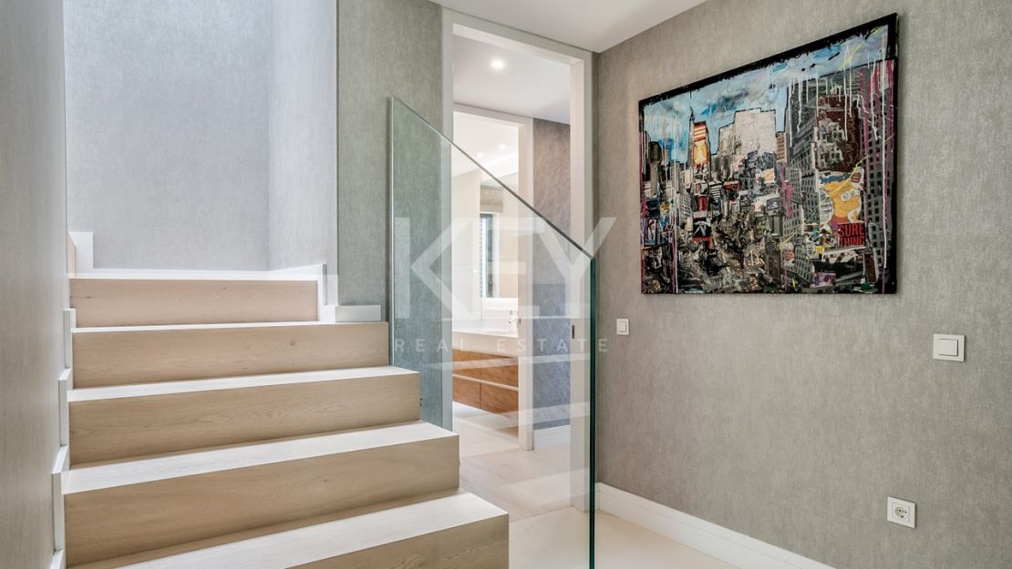 Великолепная современная вилла с видом на горы в Лас Ломас де Марбелья Клуб