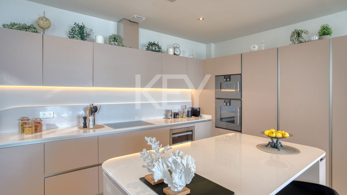 Роскошный четырехкомнатный дуплекс в Ла Резерва Де Сьерра Бланка, Марбелья