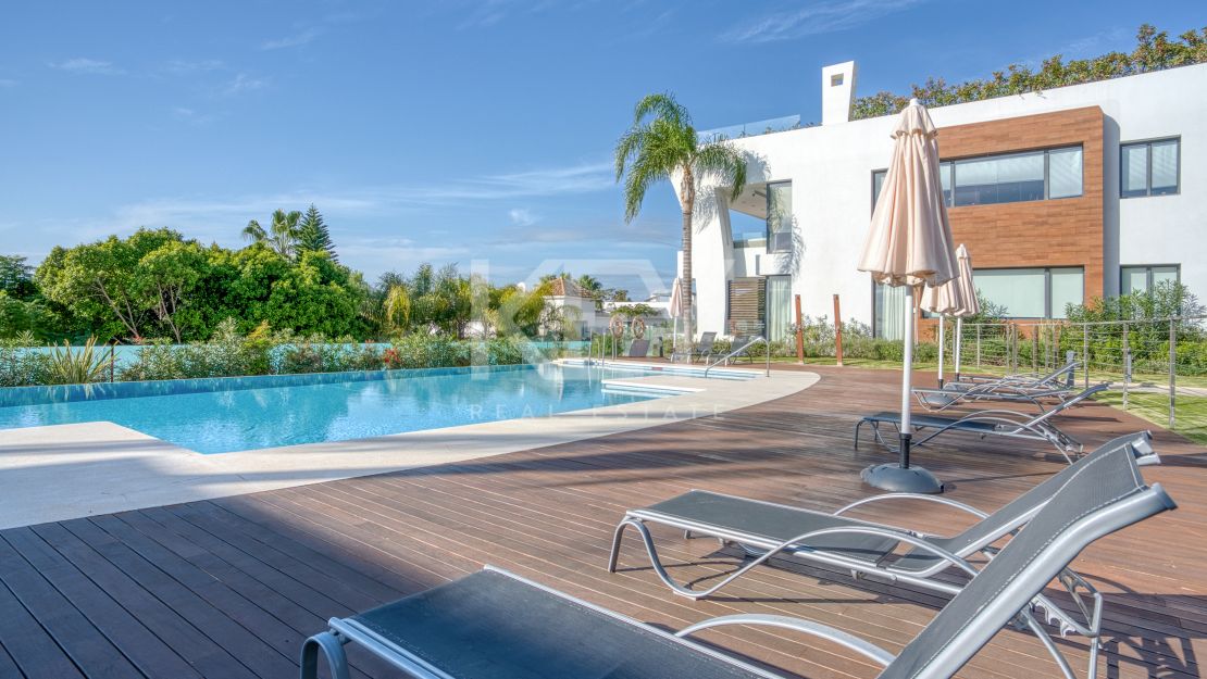 Роскошный четырехкомнатный дуплекс в Ла Резерва Де Сьерра Бланка, Марбелья