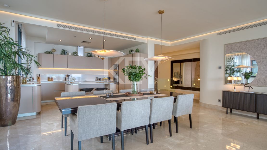 Роскошный четырехкомнатный дуплекс в Ла Резерва Де Сьерра Бланка, Марбелья