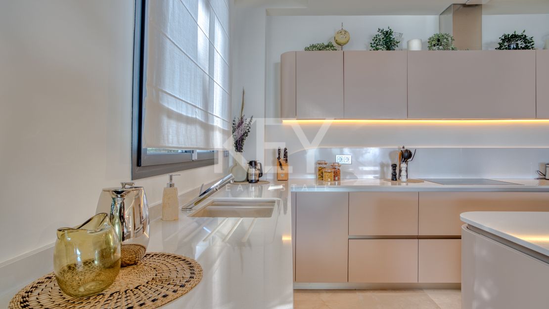 Роскошный четырехкомнатный дуплекс в Ла Резерва Де Сьерра Бланка, Марбелья