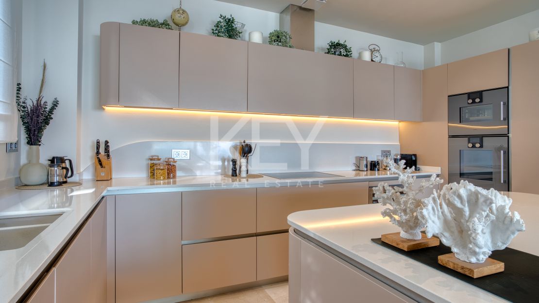 Роскошный четырехкомнатный дуплекс в Ла Резерва Де Сьерра Бланка, Марбелья