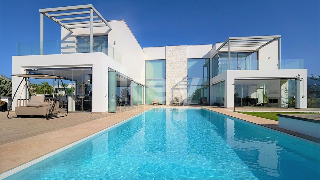 Private and modern villa for sale in Mirabella Hills, Benahavis