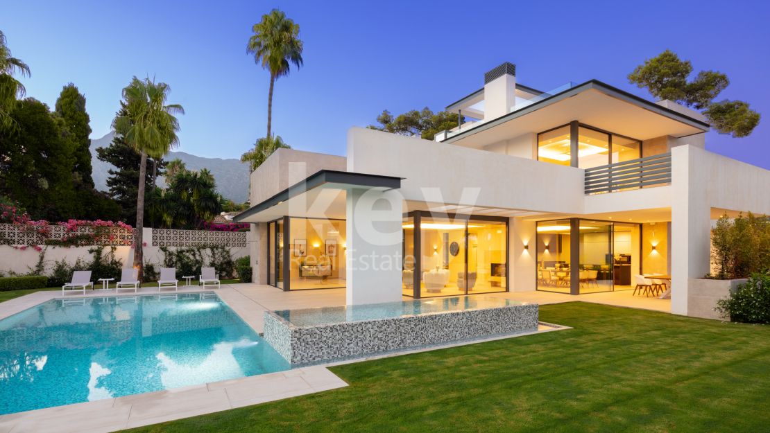 Elegant and modern luxury villa in La Carolina, Golden Mile Marbella