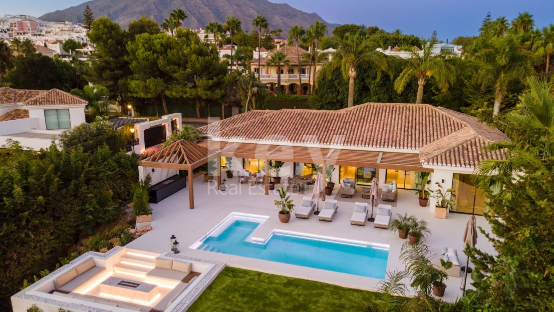 Beautiful villa surrounded by golf courses in Aloha Nueva Andalucia, Marbella
