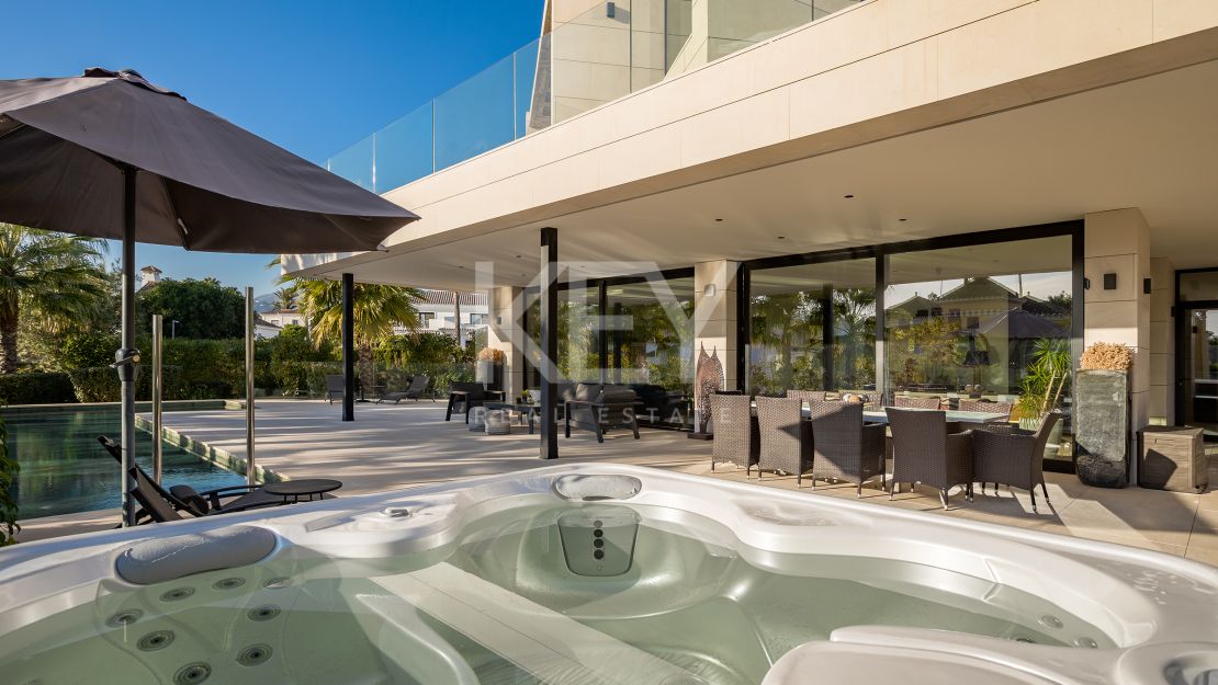 Brilliant and modern Villa for sale in Parcelas del Golf, Marbella