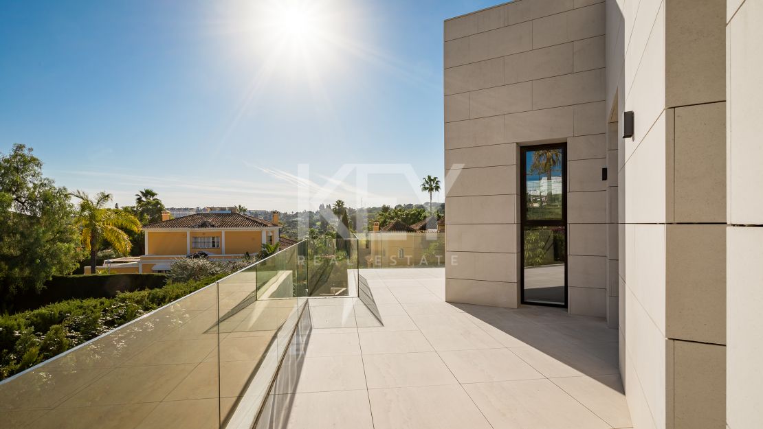 Brilliant and modern Villa for sale in Parcelas del Golf, Marbella