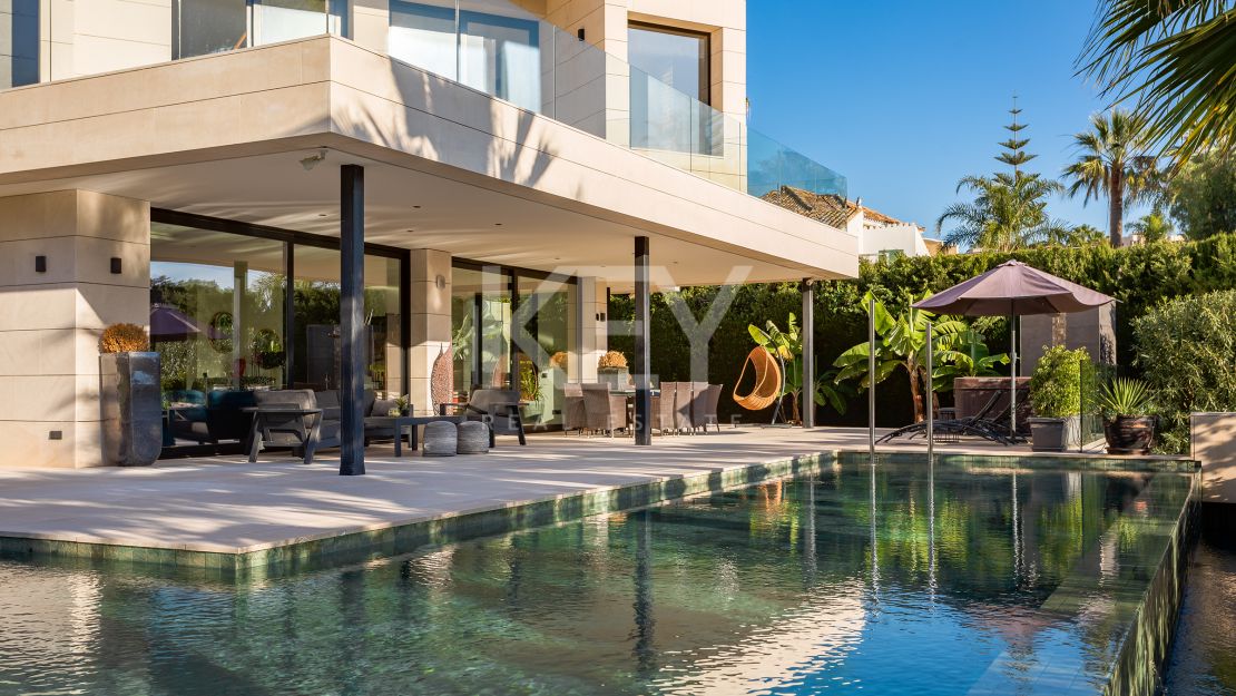 Brilliant and modern Villa for sale in Parcelas del Golf, Marbella