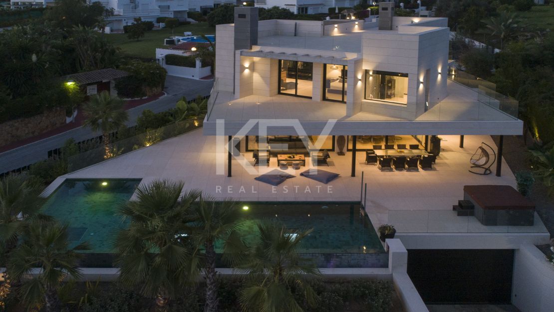 Brilliant and modern Villa for sale in Parcelas del Golf, Marbella