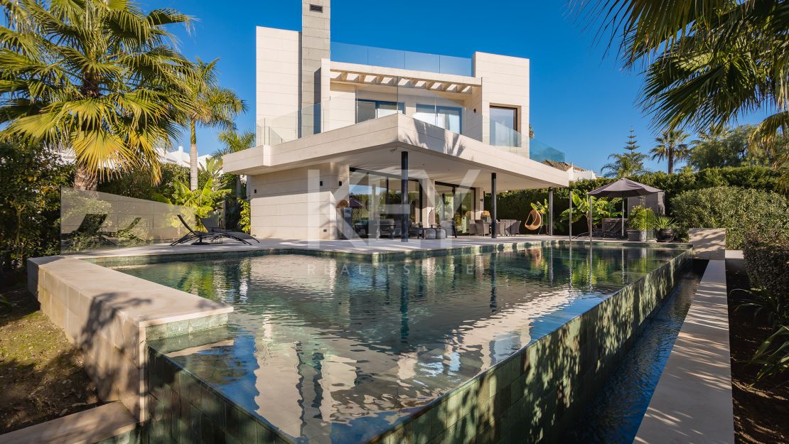 Brilliant and modern Villa for sale in Parcelas del Golf, Marbella