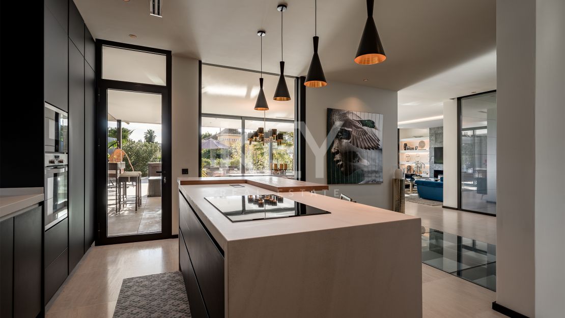 Brilliant and modern Villa for sale in Parcelas del Golf, Marbella