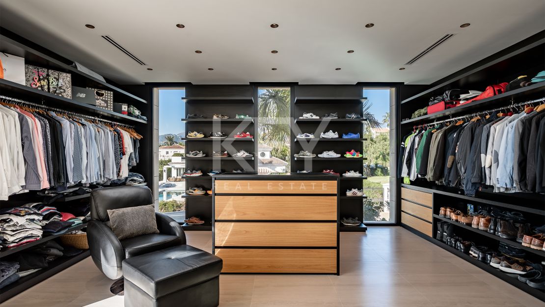 Brilliant and modern Villa for sale in Parcelas del Golf, Marbella