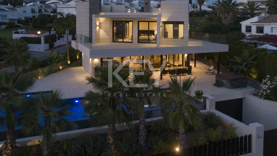 Brilliand and modern Villa for sale in Parcelas del Golf, Marbella