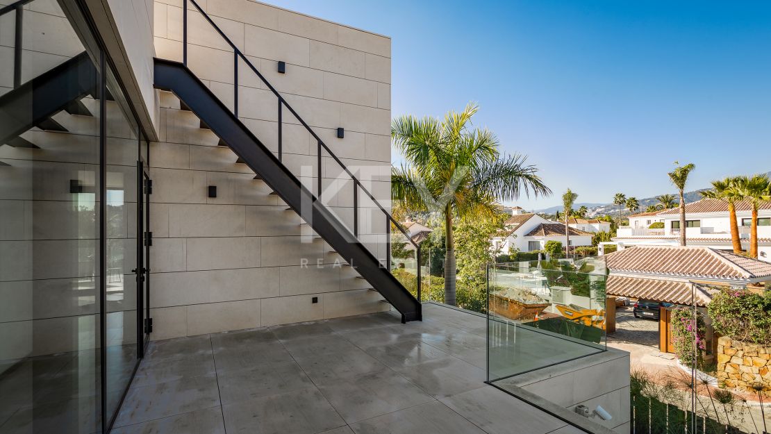 Brilliant and modern Villa for sale in Parcelas del Golf, Marbella