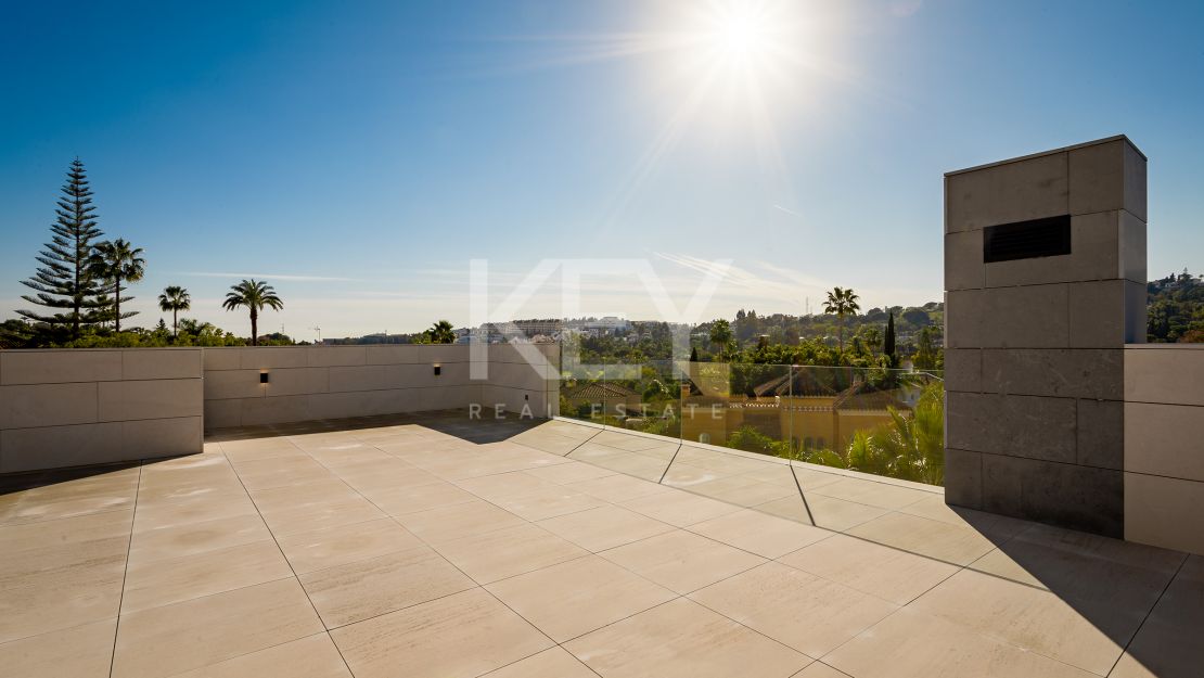 Brilliant and modern Villa for sale in Parcelas del Golf, Marbella