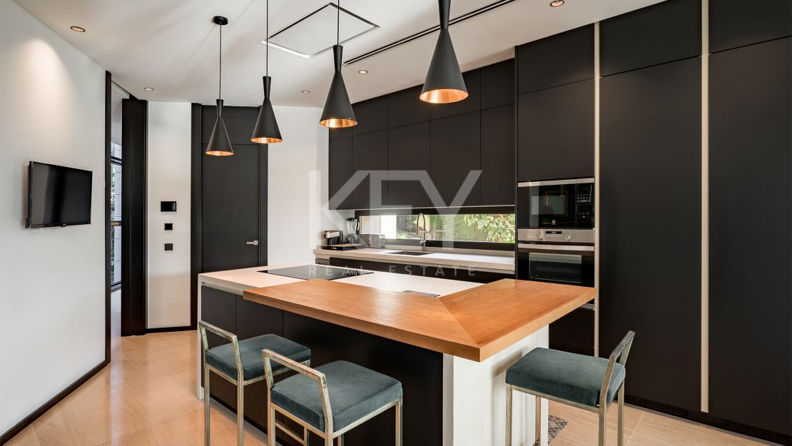 Brilliant and modern Villa for sale in Parcelas del Golf, Marbella