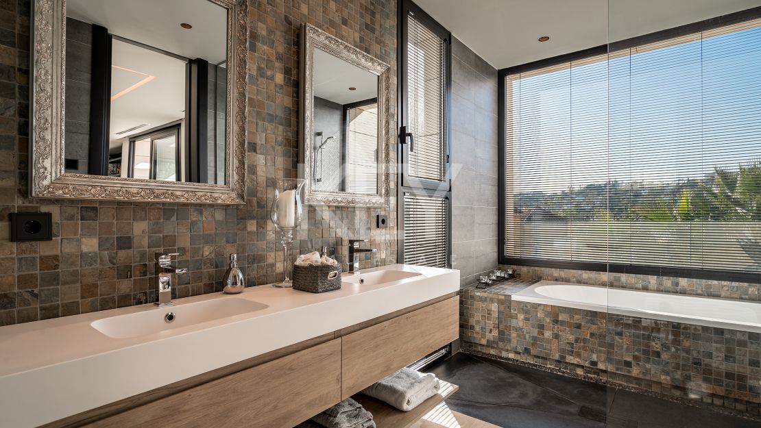 Brilliant and modern Villa for sale in Parcelas del Golf, Marbella